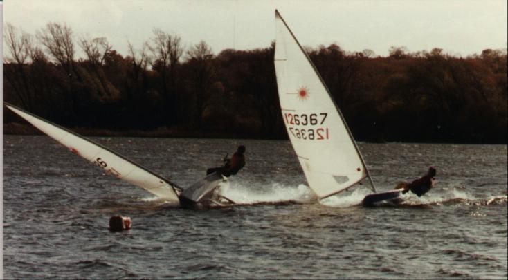 [2 Laser dinghies sailing]